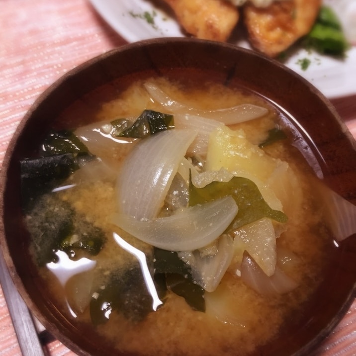 *まるで定食屋！じゃがいもとたまねぎのお味噌汁*